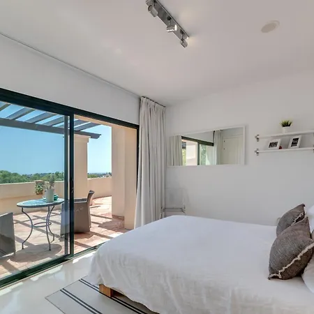 Spacious 2-bed Capanes Del Golf Benahavis
