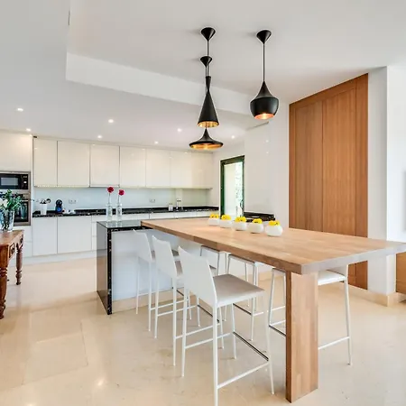 Spacious 2-bed Capanes Del Golf Apartment Benahavis