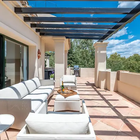 Spacious 2-bed Capanes Del Golf Apartment Benahavis