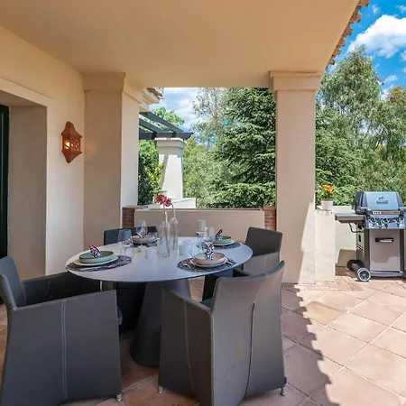 Spacious 2-bed Capanes Del Golf * Benahavis