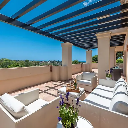 Spacious 2-bed Capanes Del Golf Apartment Benahavis