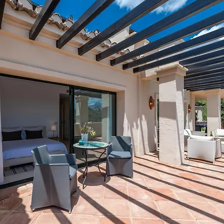 Spacious 2-bed Capanes Del Golf Apartment Benahavis